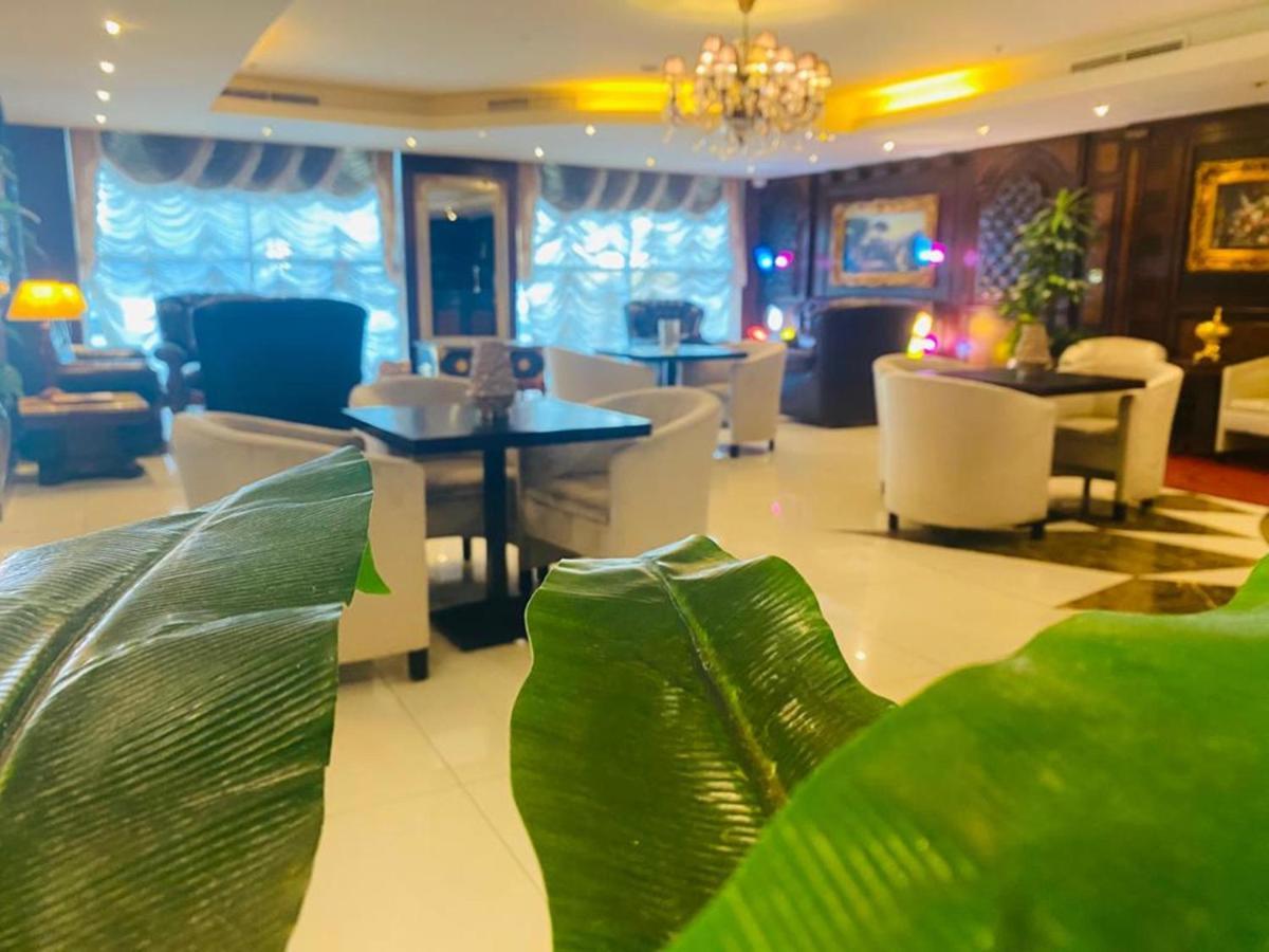 Tourist Hotel Doha Bagian luar foto