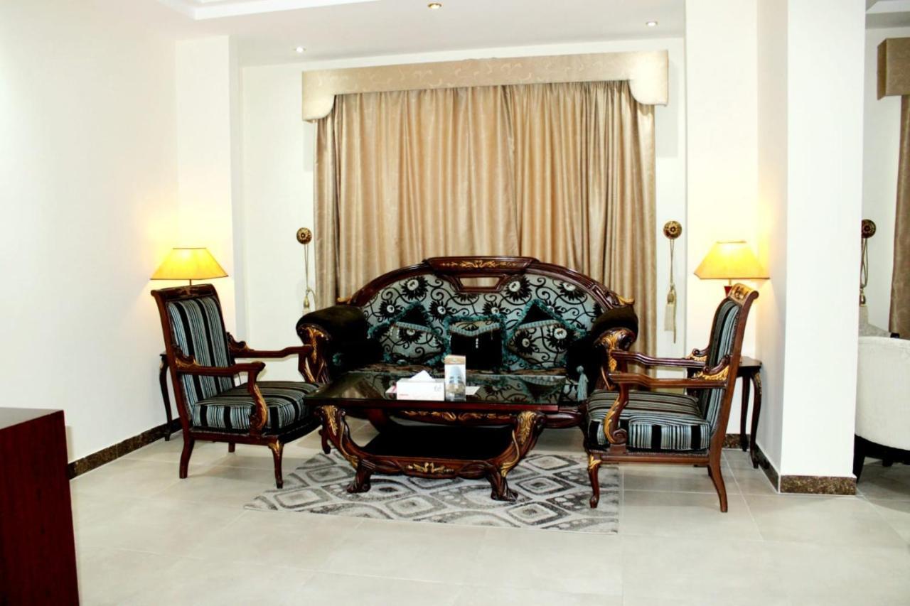 Tourist Hotel Doha Bagian luar foto