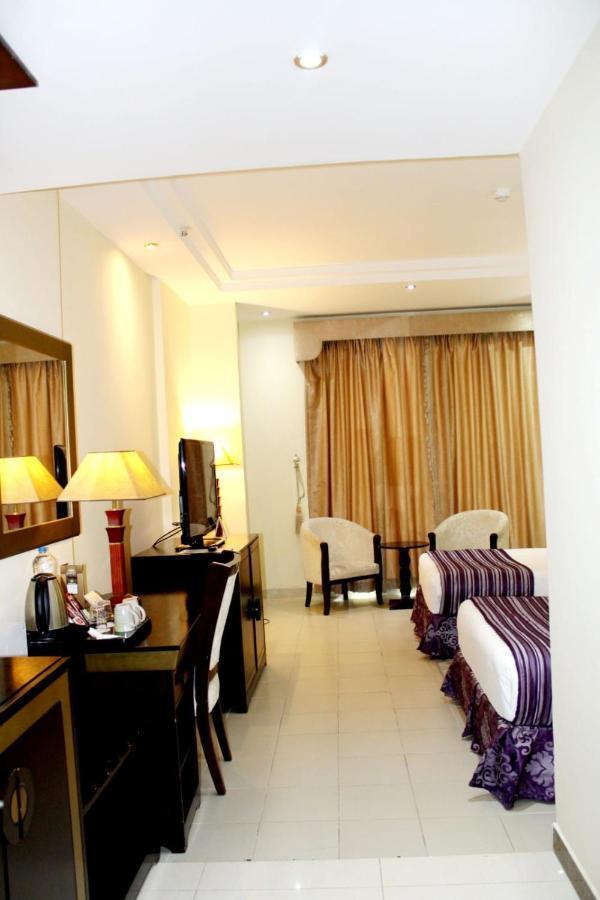 Tourist Hotel Doha Bagian luar foto