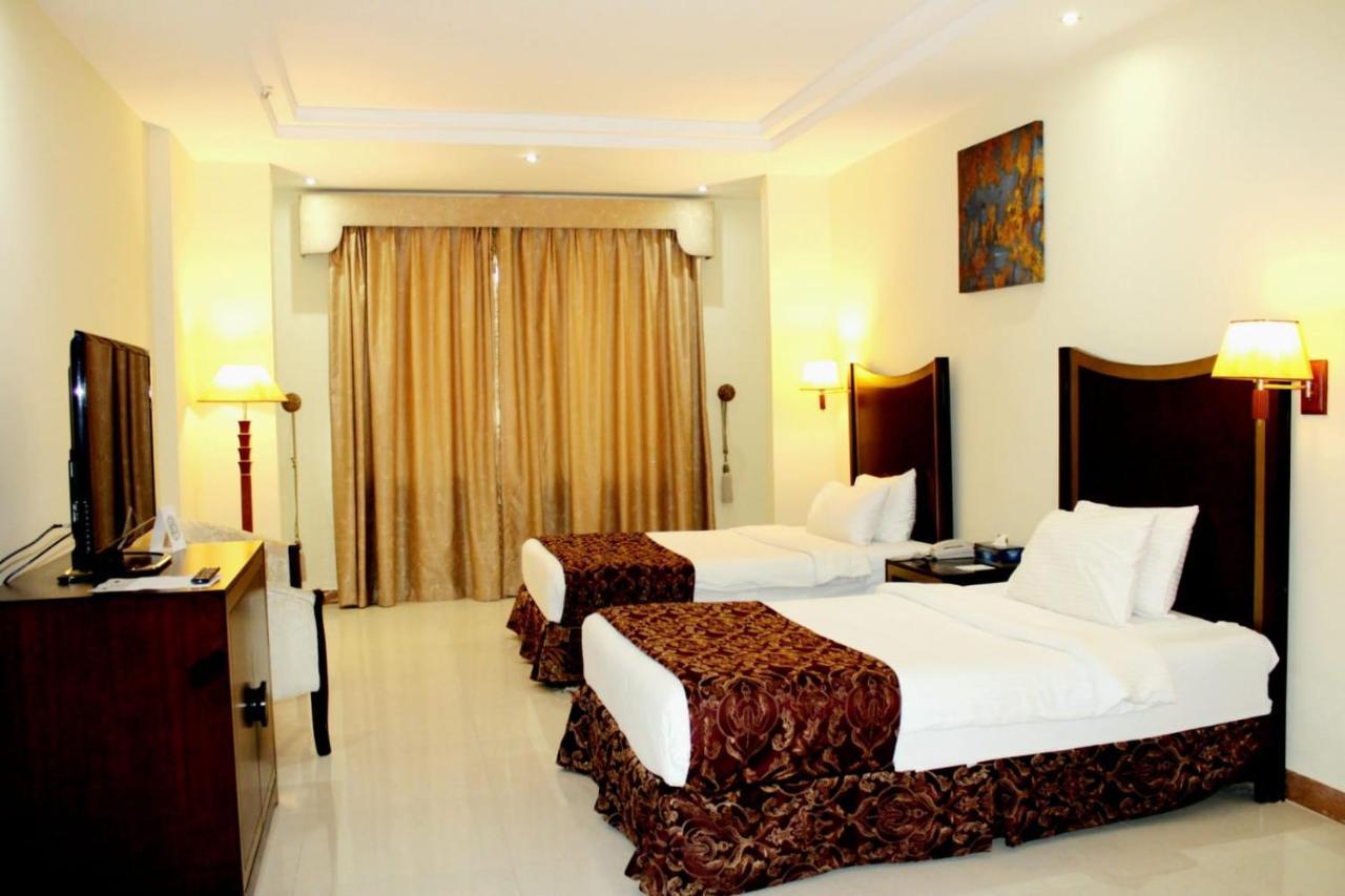 Tourist Hotel Doha Bagian luar foto