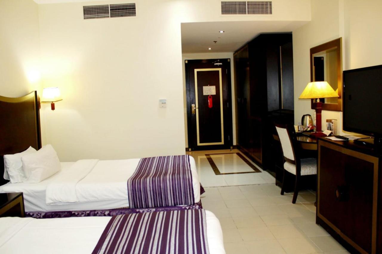 Tourist Hotel Doha Bagian luar foto