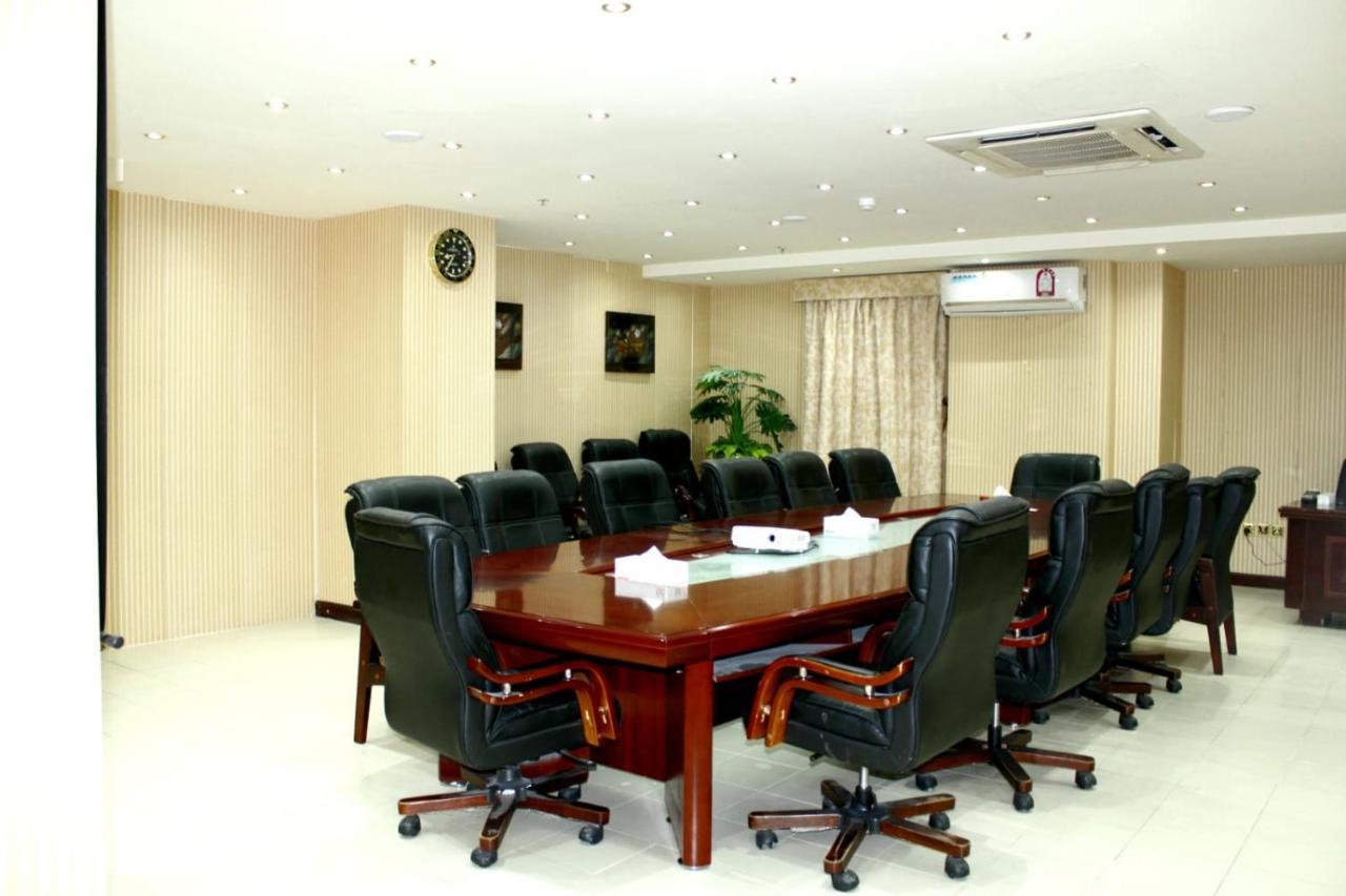 Tourist Hotel Doha Bagian luar foto