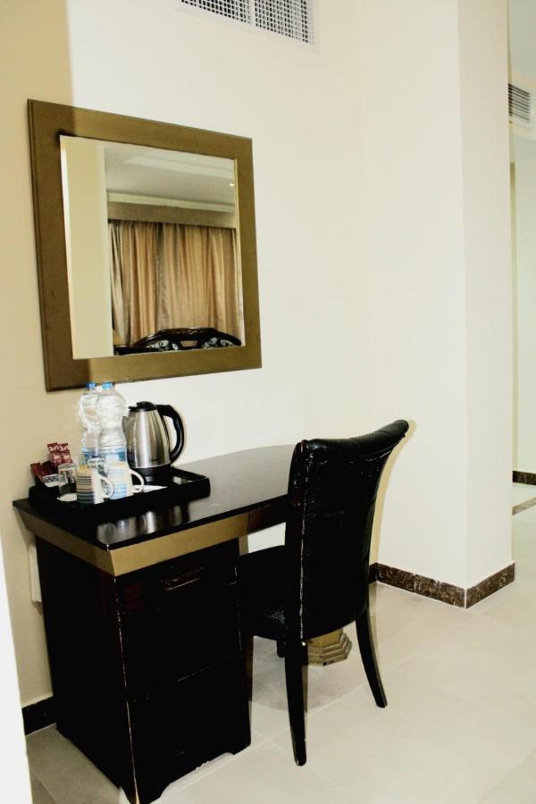 Tourist Hotel Doha Bagian luar foto