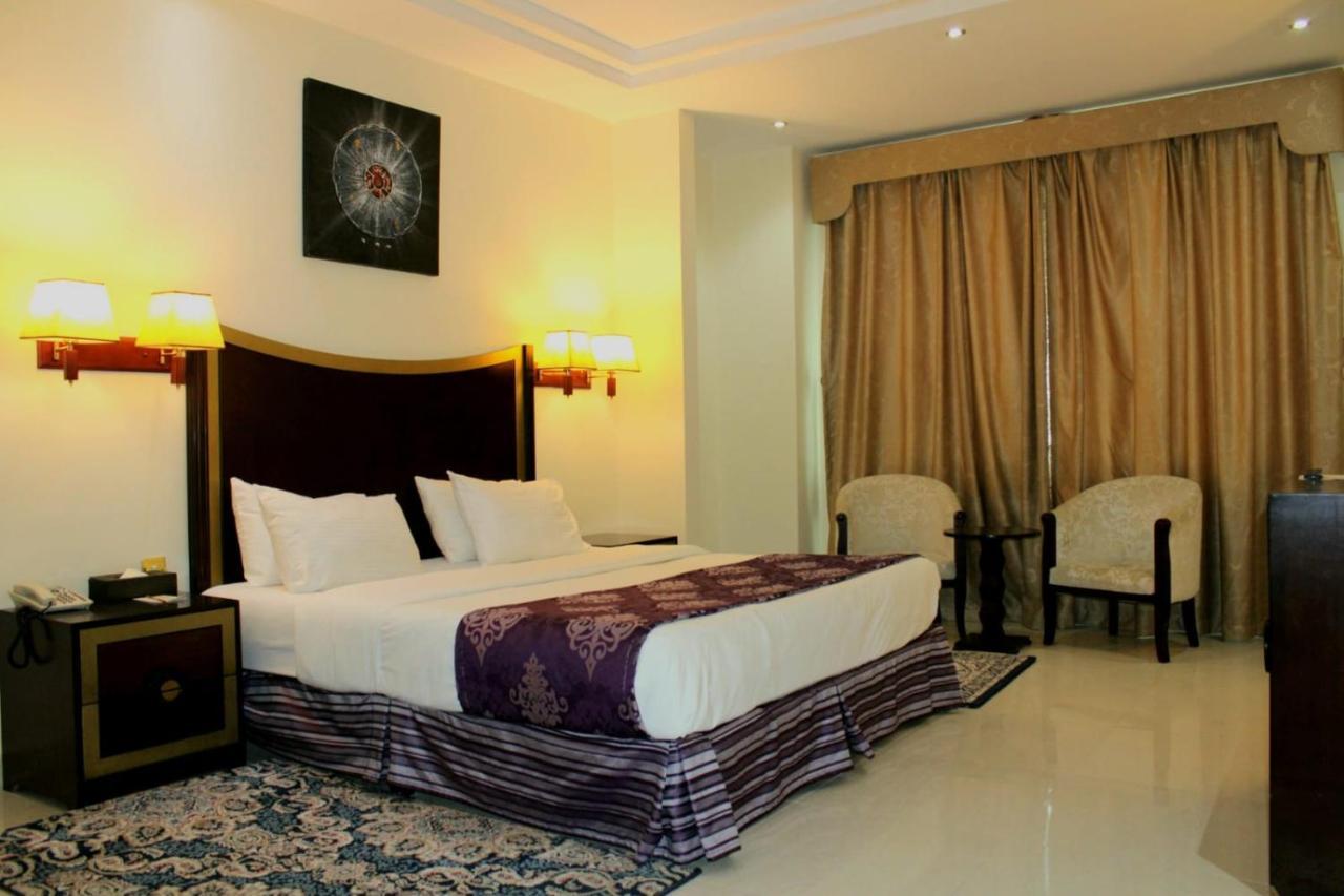 Tourist Hotel Doha Bagian luar foto