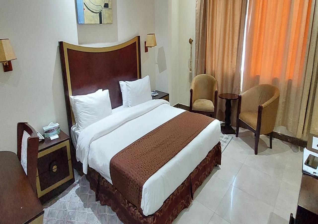 Tourist Hotel Doha Bagian luar foto