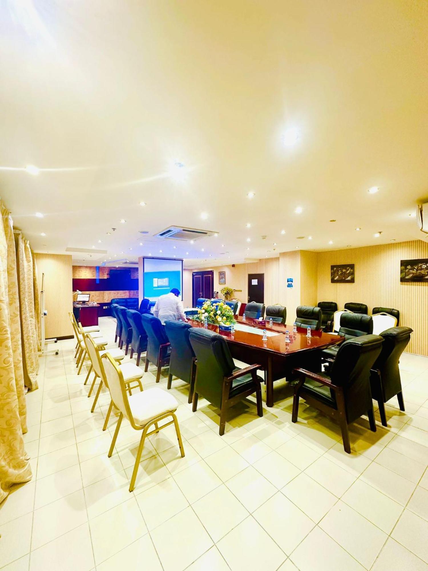 Tourist Hotel Doha Bagian luar foto