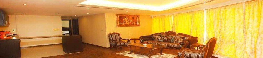 Tourist Hotel Doha Bagian luar foto