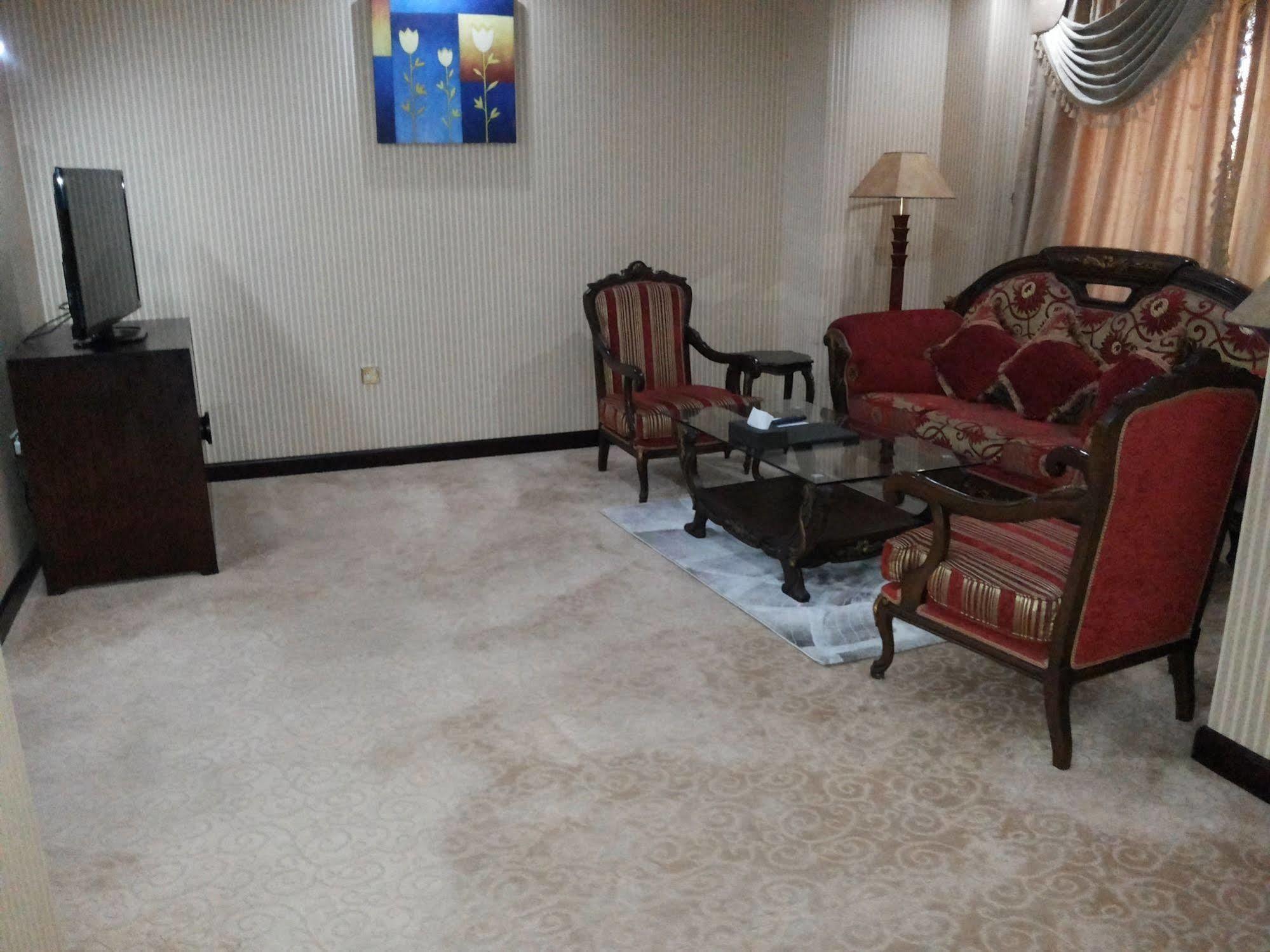 Tourist Hotel Doha Bagian luar foto