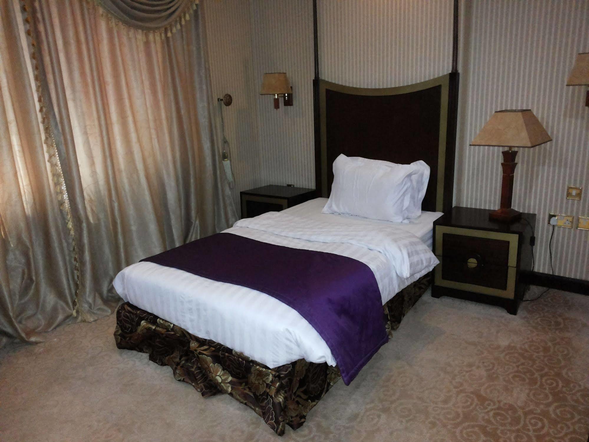 Tourist Hotel Doha Bagian luar foto