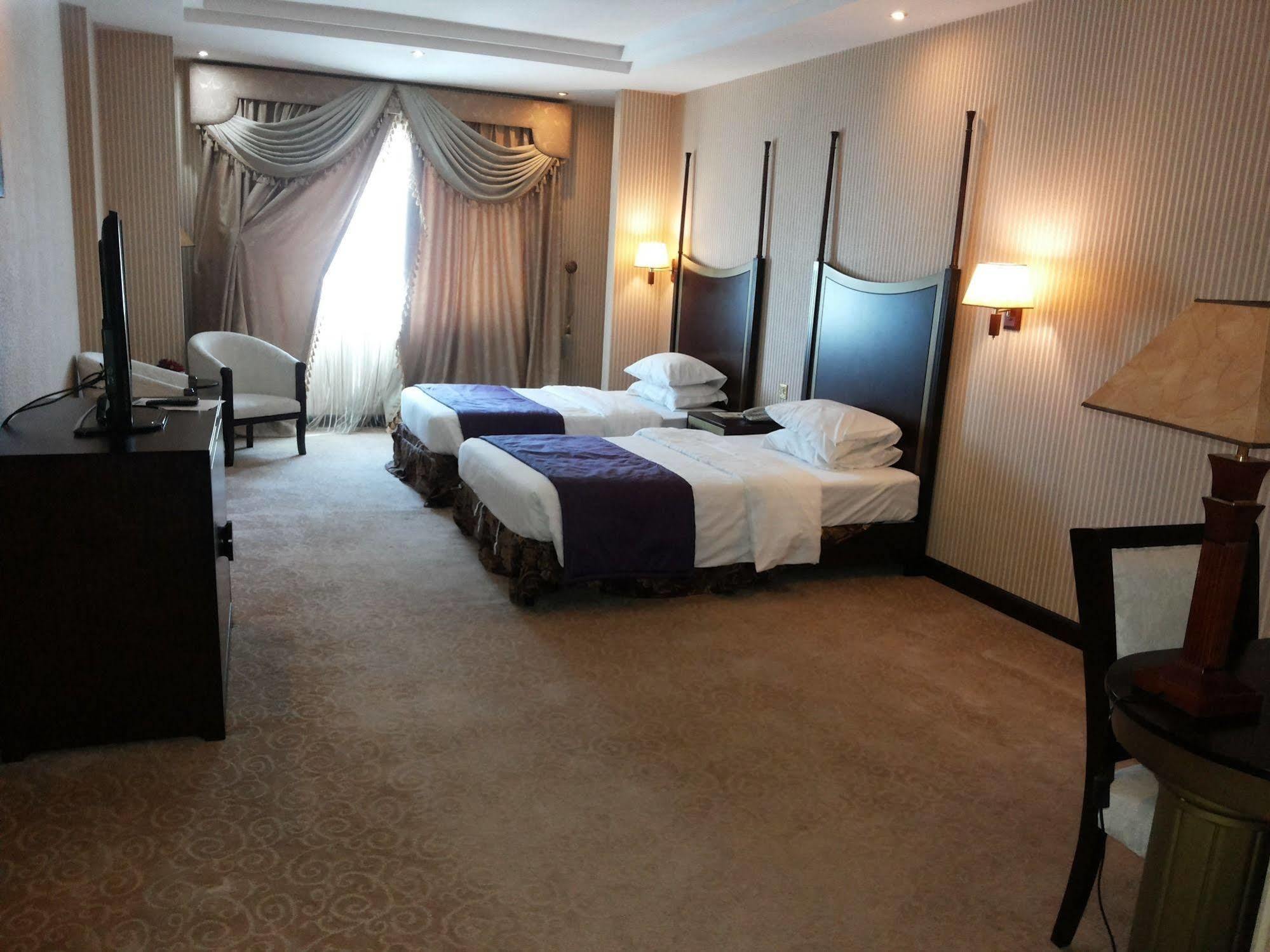 Tourist Hotel Doha Bagian luar foto