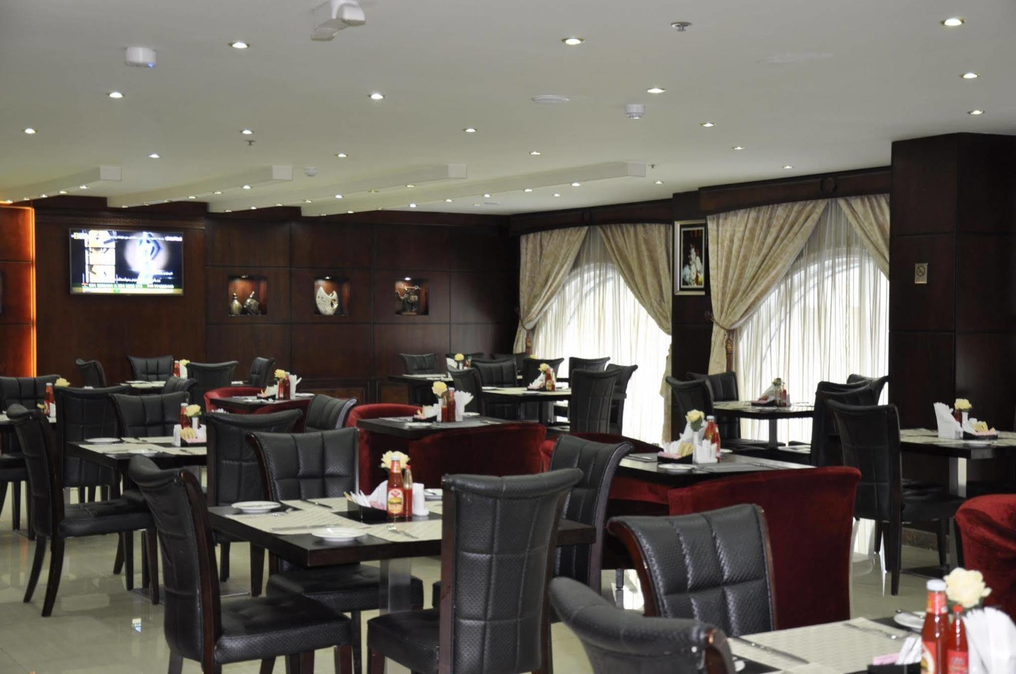 Tourist Hotel Doha Bagian luar foto